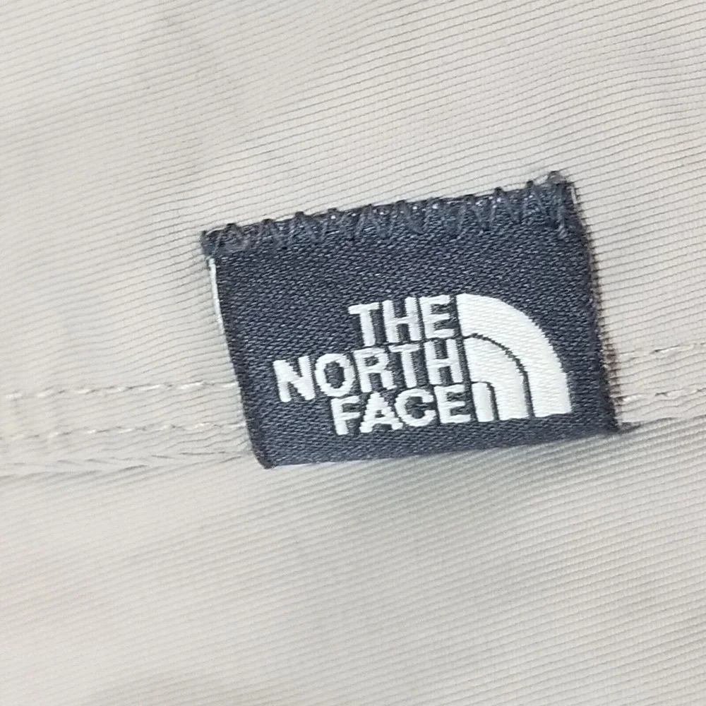 The North Face‎ cargo hiking shorts men's large beige Comfort waist outdoor